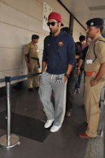 Ranbir Kapoor leave for Dubai jawaani Dewaani promotions in Mumbai Airport on 16th May 2013 (19).JPG